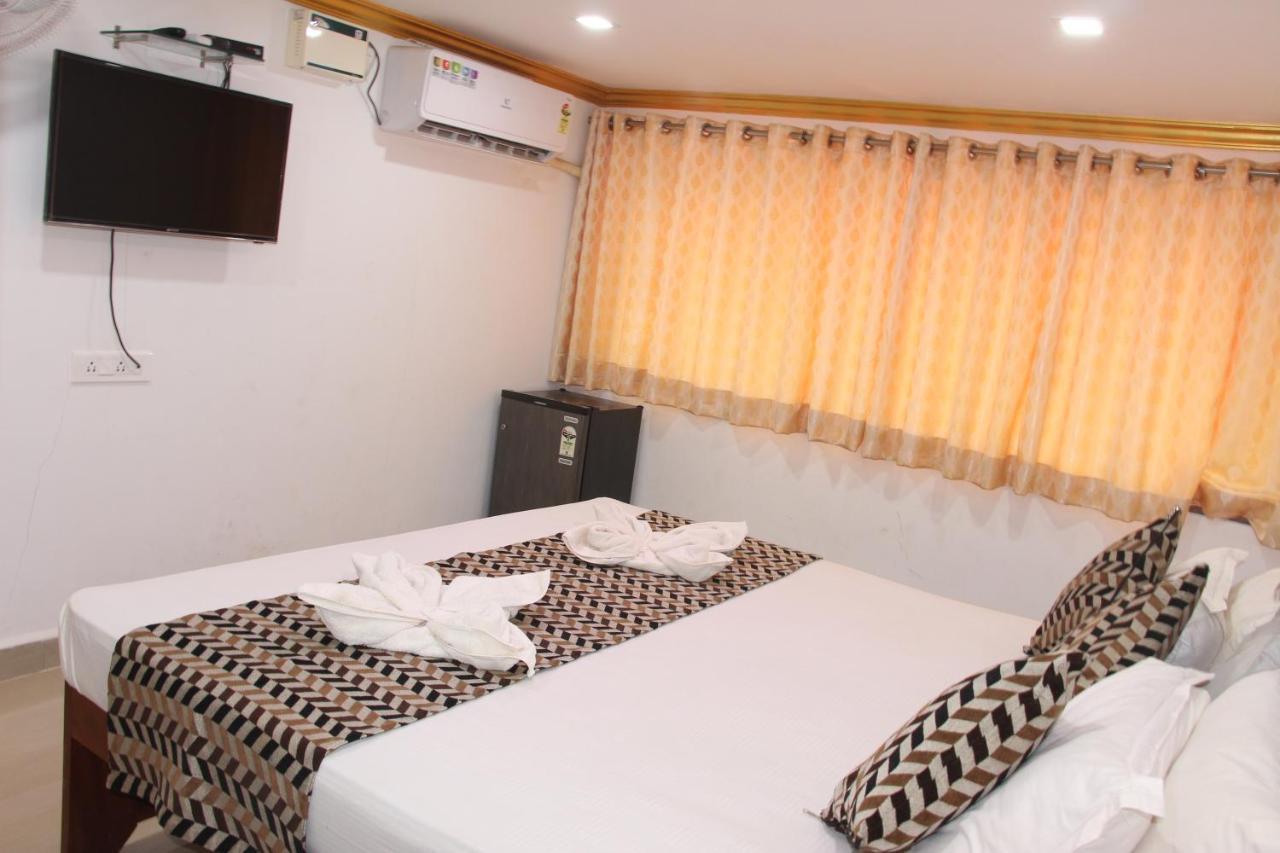 Hotel M R Manfred Calangute Buitenkant foto